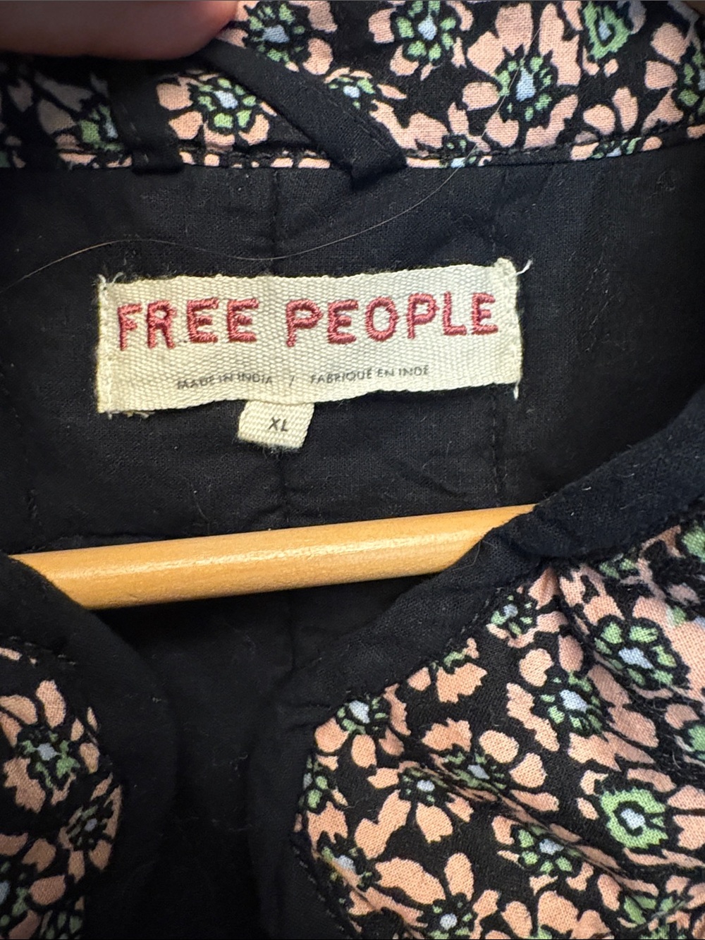 Free People Black Quilted Jacket with Pink Floral Print XL - Picture 2 of 5